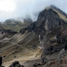 The path to its neighbor Guagua Pichincha